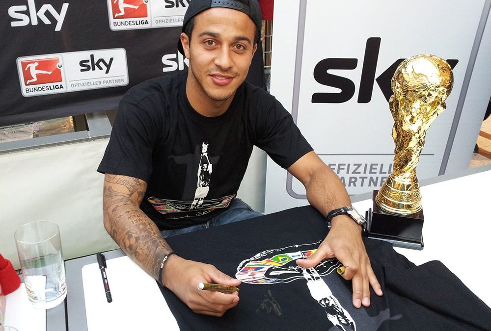 Thiago Alcantara- Autogrammstunde für Stars4Kids