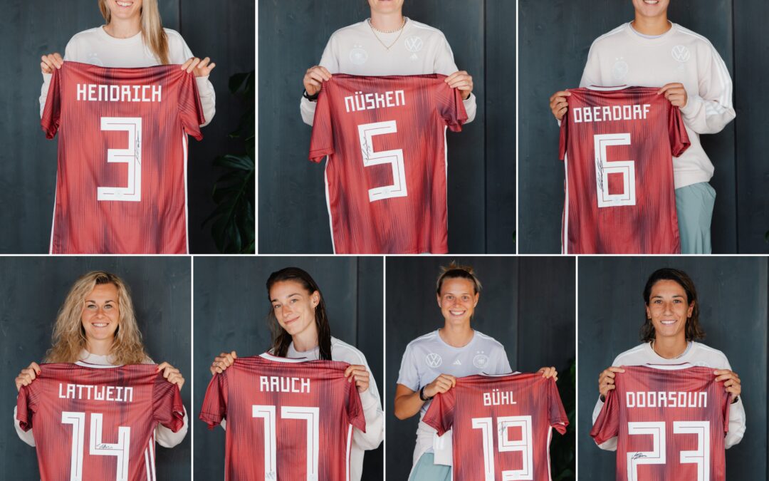 DFB-Frauen spenden signierte Outfits zur WM