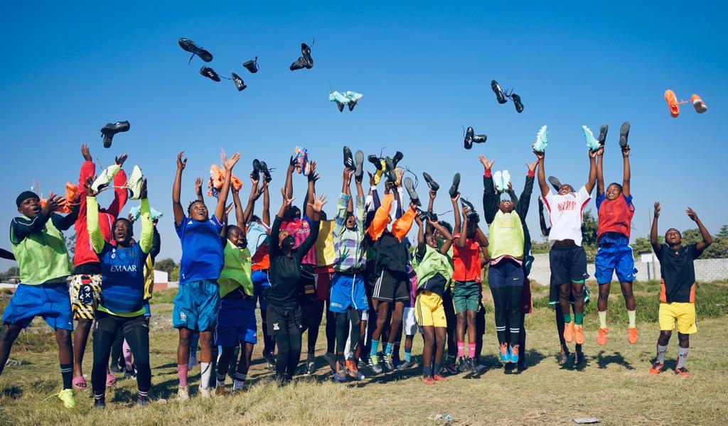 Fußballschuhe für Mädchen in Sambia