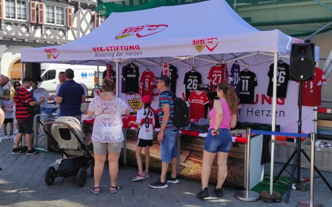 Charity-Tombola zur VfB-Sommertour in Schorndorf